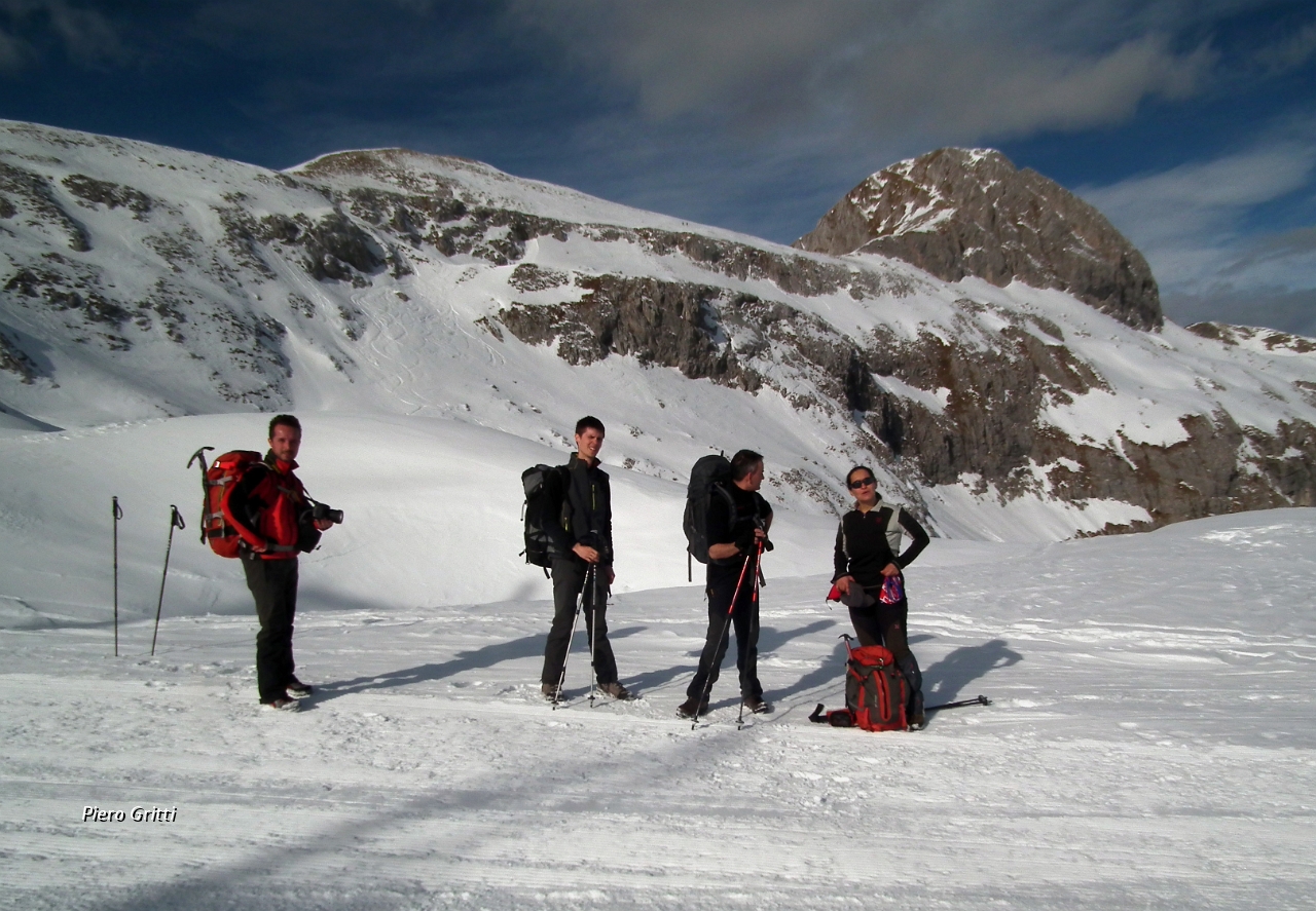 02 Saliamo a margine delle piste di sci....JPG